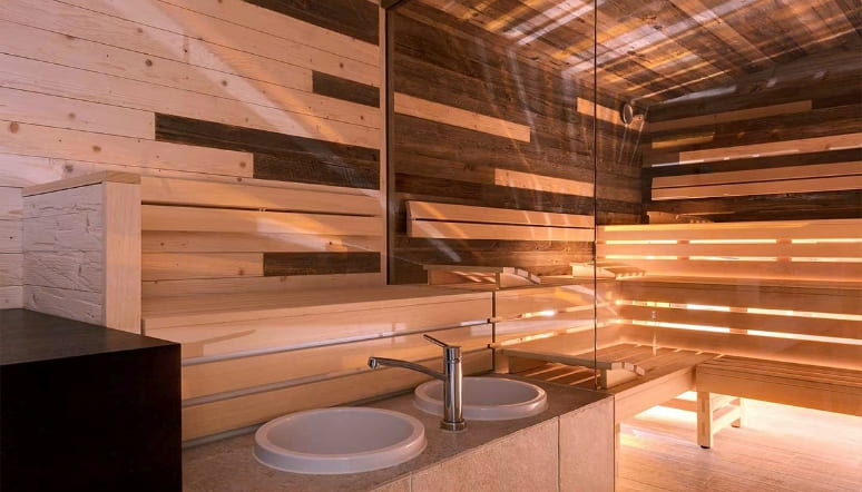 Sauna mit Waschbecken